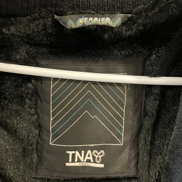 aritzia TNA Winter Parka - Picture 3 of 3